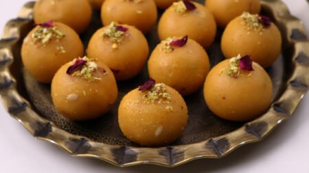 मूग डाळ लाडू