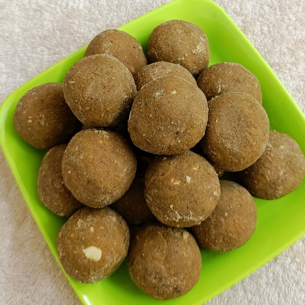 नाचणी लाडू